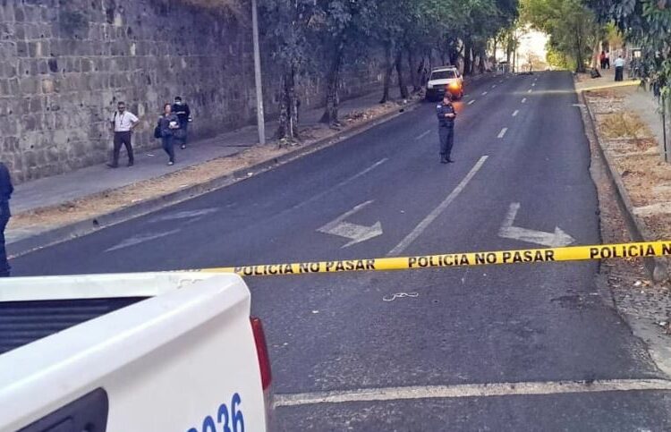 Mujer pierde la vida al ser arrollada por buseta sobre Alameda Juan Pablo II