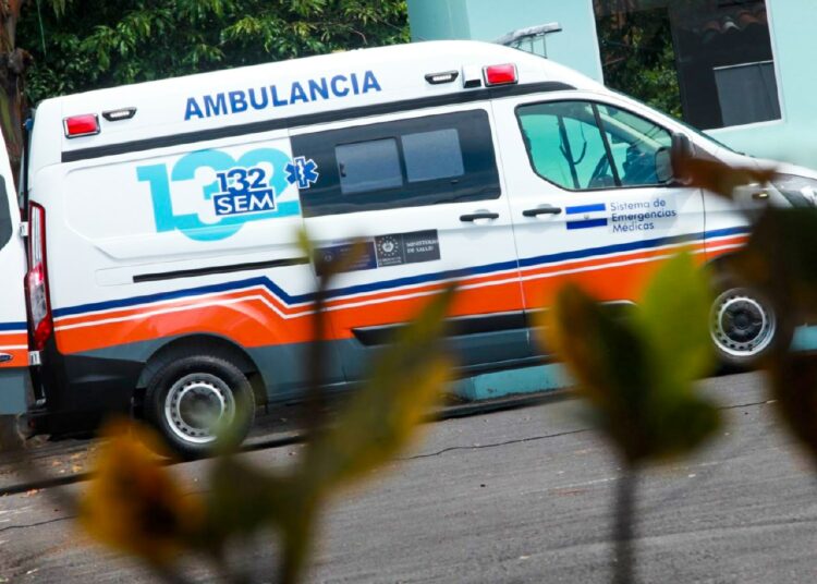 Autoridades tienen listas 100 ambulancias para el periodo vacacional