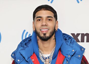 (VIDEO) Anuel le responde a Karol G en su nueva canción: «Más rica que ayer»