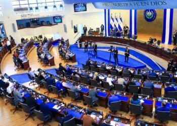 Asamblea otorga incentivo económico a profesionales de salud pública que labora en horario rotativo