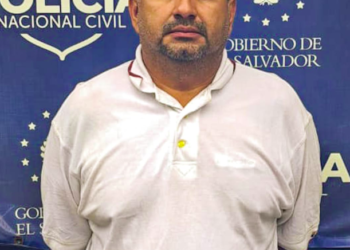 PNC capturó a conductor que se viralizó por agredir a un peatón en carril auxiliar de la carretera de Oro