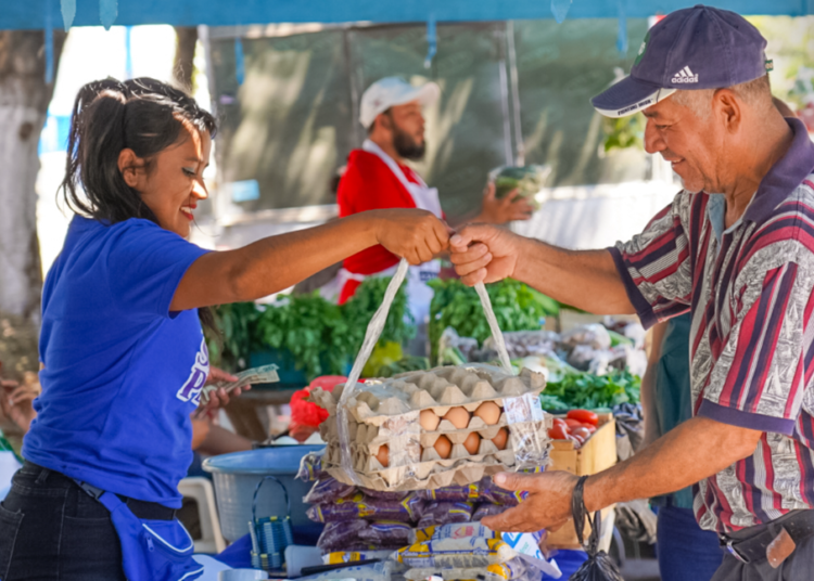 Agromercados ofrecen a los salvadoreños precios accesibles de productos de la canasta básica