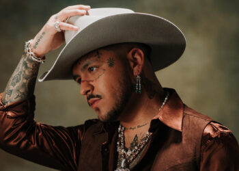 Christian Nodal comparece ante la FGR por presunto fraude