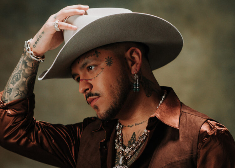 Christian Nodal comparece ante la FGR por presunto fraude