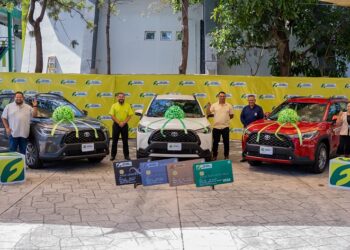 El Sistema FEDECRÉDITO entrega 3 camionetas Toyota Corolla Cross 2023