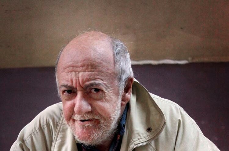 Murió el periodista y escritor Enrique Symns referente del “periodismo gonzo” en Argentina
