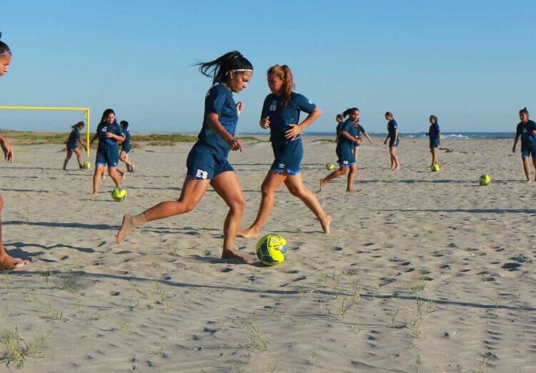Selección femenina de fútbol playa recibirá el estímulo del Programa Esfuerzo y Gloria