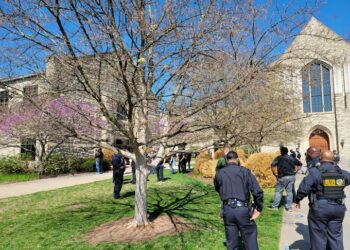 A menos seis muertos, entre ellos tres niños por un tiroteo en una escuela de Nashville, Tennessee, Estados Unidos