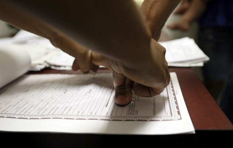 Estos son los apellidos que la gente se cambia porque los avergüenzan