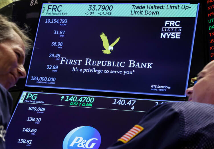 Pese al multimillonario rescate, las acciones de First Republic Bank se desploman en Wall Street