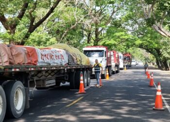 Unidades de transporte de carga son sancionadas por llevar hasta 16 toneladas de sobrepeso
