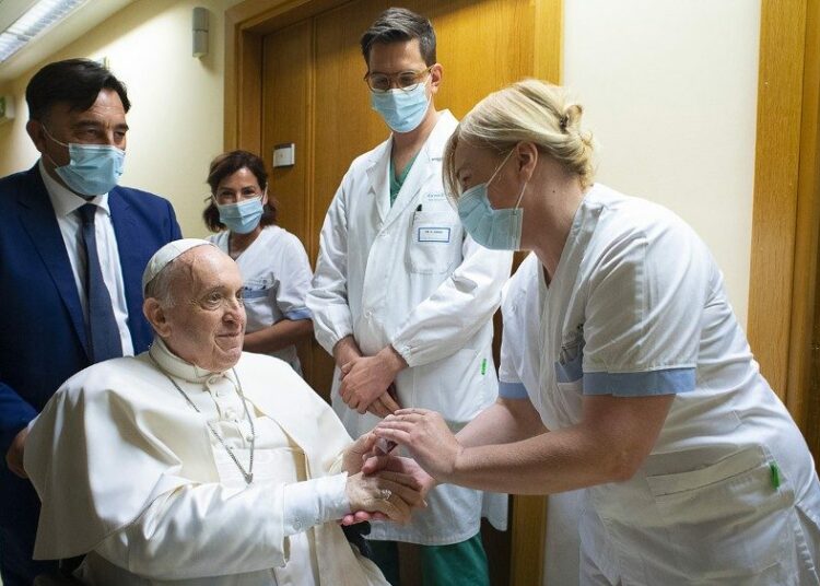 El papa Francisco fue hospitalizado para realizar un control médico programado
