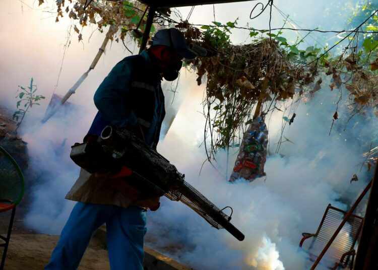 Realizan jornada de fumigación contra el zancudo en San Juan Opico, La Libertad