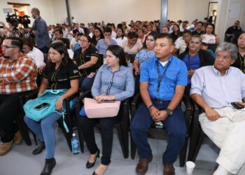 Desarrollan Gira por el Empleo con empresarios de la zona paracentral del país