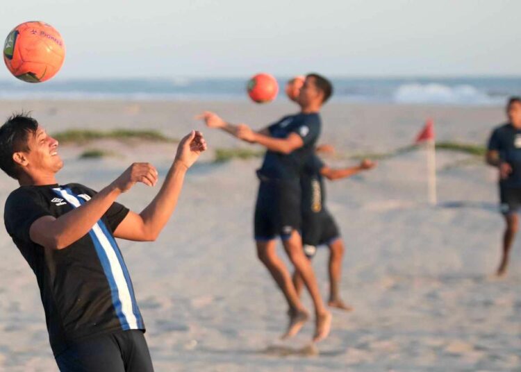 El Entrenador de la selección masculina de fútbol playa, Rudis Gallo espera conseguir el primer lugar en casa
