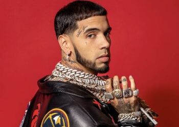 Anuel AA se convirtió en el hazmerreír de Internet por un mensaje contra Karol G y Shakira