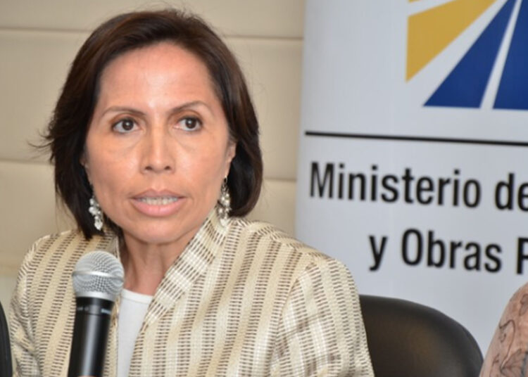 Ecuador expulsa a embajador de Argentina tras fuga de exministra a Venezuela
