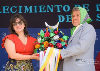 Ministerio de Cultura entrega trajes típicos y accesorios a danzantes de Los Nonualcos