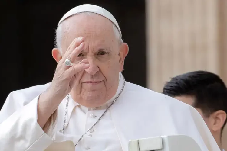 El Papa Francisco mejora en su salud y podría ser dado de alta en los próximos días