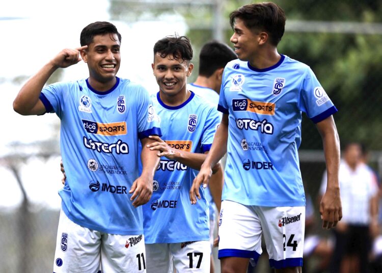 Un San Salvador inspirado aplasta a La Paz