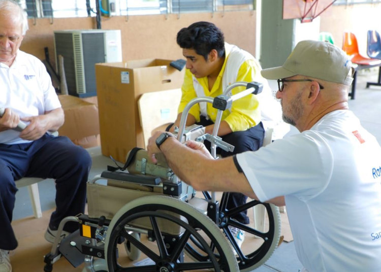 Por cuarto día consecutivo, entregan sillas de ruedas a usuarios del ISRI