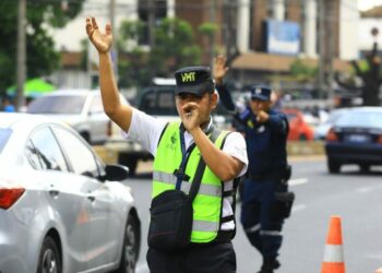 Realizan controles vehiculares en diferentes puntos del país