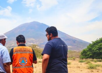 Autoridades activan puesto de mando unificado ante desgasificación del volcán Chaparrastique
