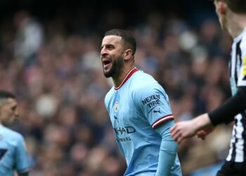 (VIDEO) El defensor del Manchester City, Kyle Walker fue filmado ebrio en un bar