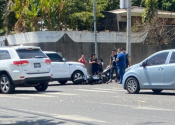 Un lesionado en fuerte accidente de tránsito en Santa Tecla
