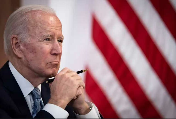 Aprobación de Biden cae cerca del punto más bajo