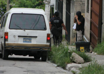 Sentencian a pandilleros que asesinaron a conductor de microbús escolar en Mejicanos