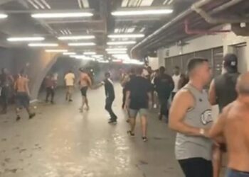 Un aficionado muerto y otro herido dejó la batalla campal entre hinchas de Flamengo y Vasco da Gama