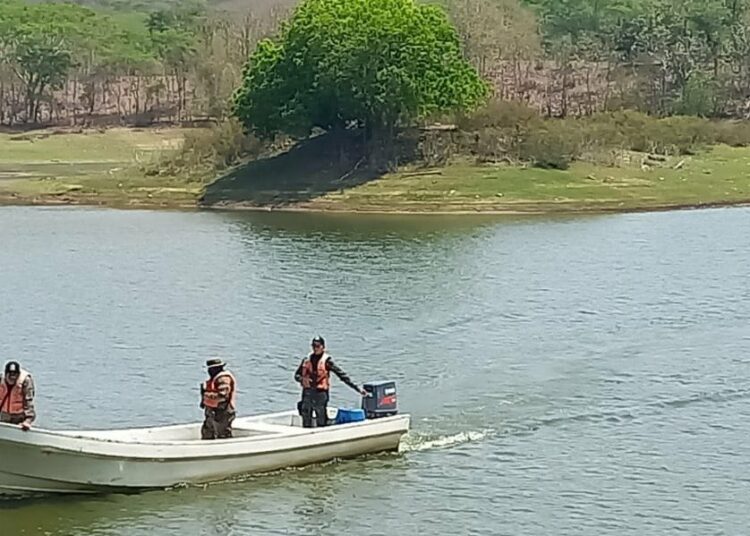 Fuerza Naval busca a persona desaparecida cuando nadaba en el embalse del Cerrón Grande