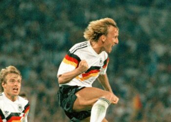 Andreas Brehme leyenda del fútbol alemán envió un video como saludo de cumpleaños y filmó sin querer a su pareja desnuda