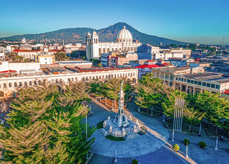Gobierno presenta iniciativa para crear la Autoridad del Centro Histórico de San Salvador