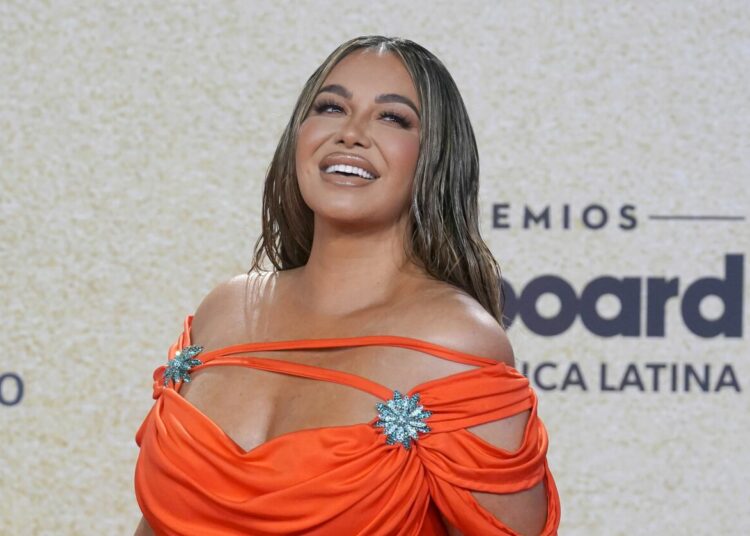 Chiquis Rivera reveló que es bisexual y que tuvo una relación con una mujer