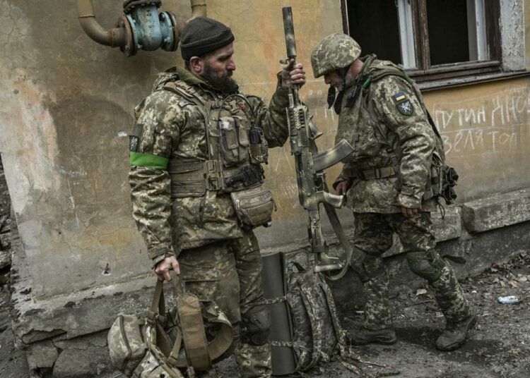 Rusia asegura haber tomado «posiciones favorables» en metalúrgica de Bajmut