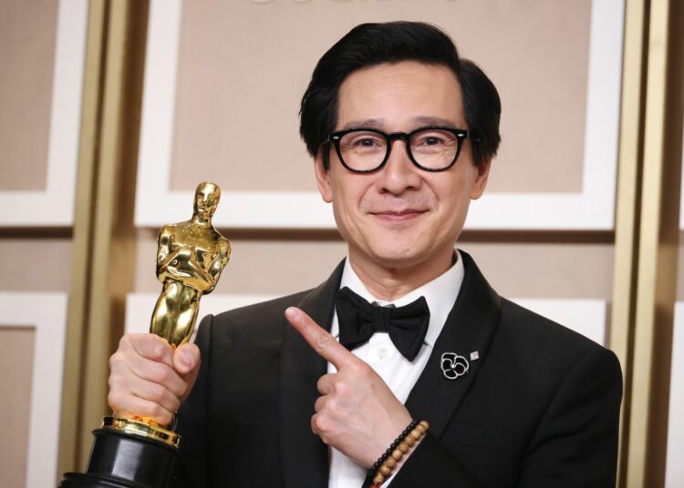 Reparto de Los Goonies felicitó a Ke Huy Quan por su primer Oscar