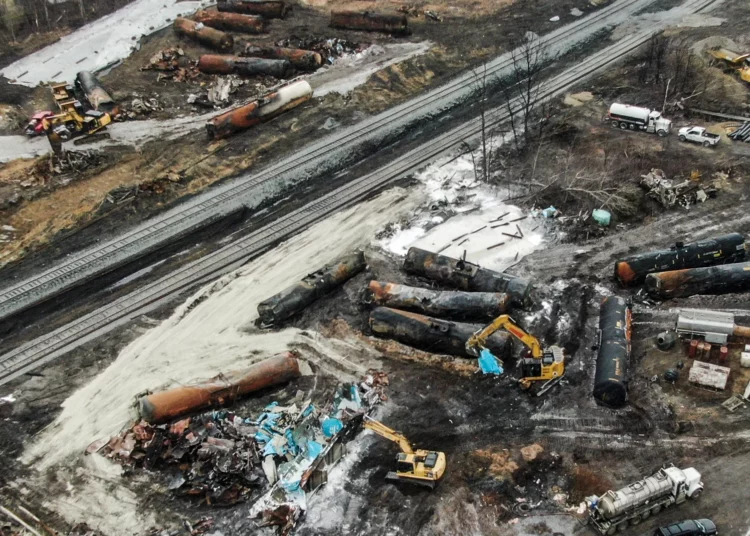 Ohio demanda a Norfolk Southern por el vertido de «sustancias químicas peligrosas»