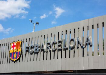 Tras revelarse que el exárbitro Enríquez Negreira cobraba cheques del Barcelona cada tres días, la UEFA abrió una investigación