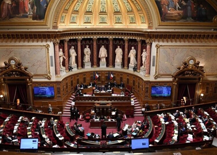 El Senado francés aprobó la reforma de pensiones de Macron