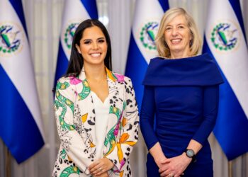 Gabriela de Bukele se reúne con subdirectora general de educación de la UNESCO