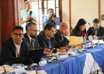 Diputados de la Comisión de Hacienda cuestionan a Julio Olivo «por descalificar» el proceso electoral de 2024