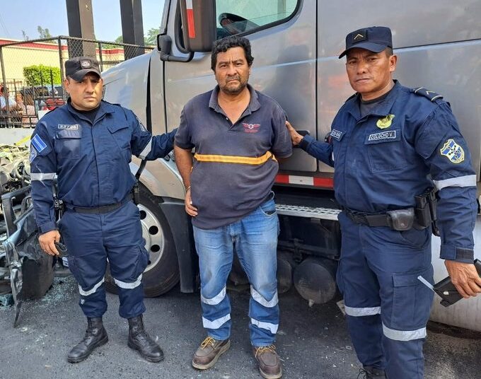 VIDEO | Cámaras captan el momento exacto del trágico accidente de tránsito ocurrido esta tarde en el bulevar Los Próceres