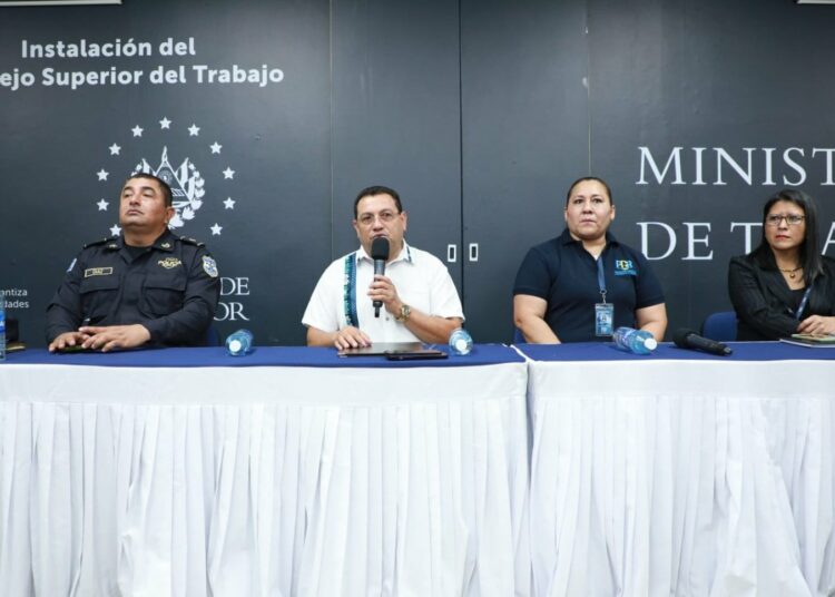 Ministro de Trabajo conforma mesa de diálogo «para llevar soluciones a los vendedores del Centro Histórico» de San Salvador