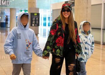 Shakira viaja a Nueva York con sus hijos, cantará junto a Bizarrap en el programa «The Tonight Show»