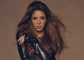Shakira aparece con otro hombre y desata rumores de romance