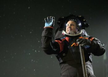 La NASA presenta un prototipo del traje espacial que usará en su próxima misión a la Luna