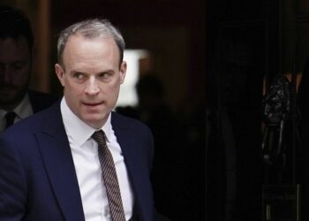 Renunció el ministro británico de Justicia acusado de acoso laboral