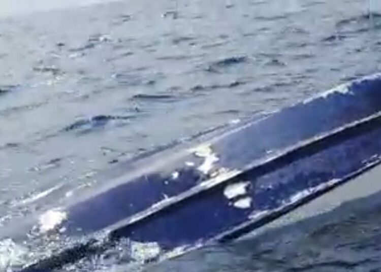 VIDEOS | Reportan lancha volcada de la FAES